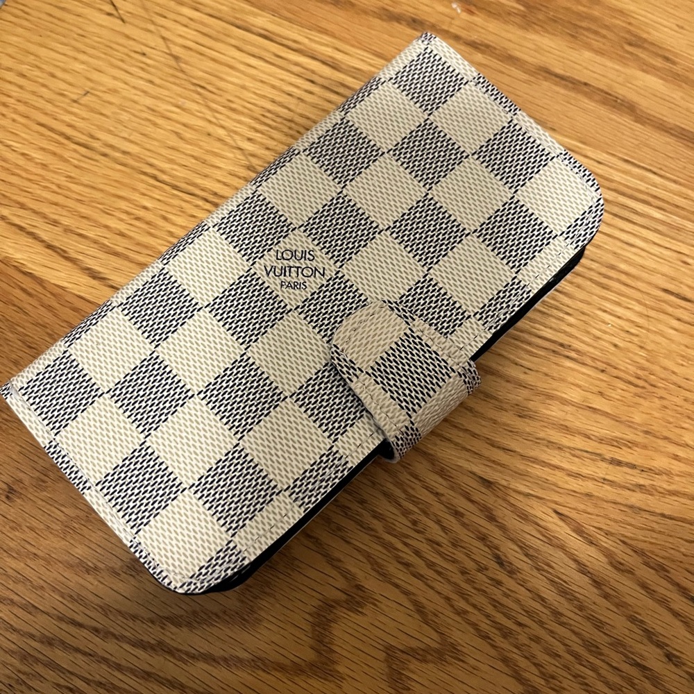 I Phone 13 Phone Case/Wallet I just bought but it to big for my phone it 100%aut
